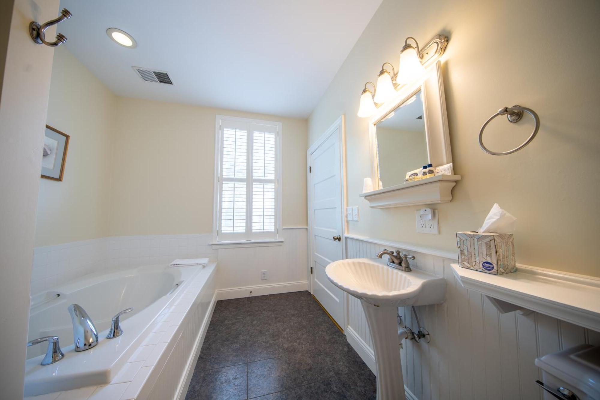 The Edenton Collection-The Granville Queen Inn 객실 사진